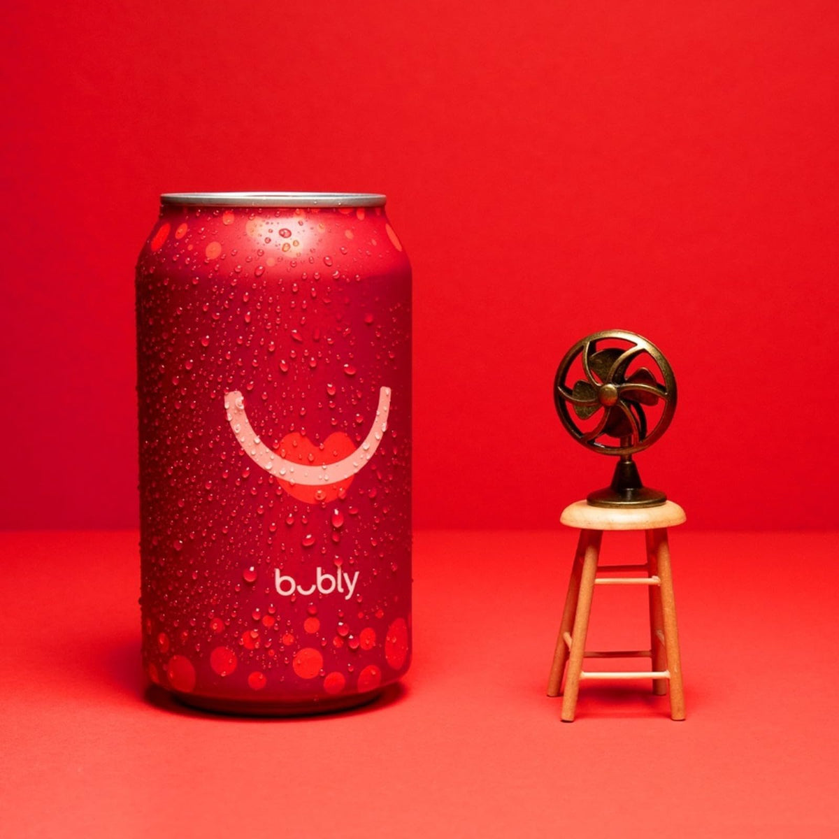Strawberry Flavored Sparkling Water 12 fl oz Aluminum Can 20-Pack X644