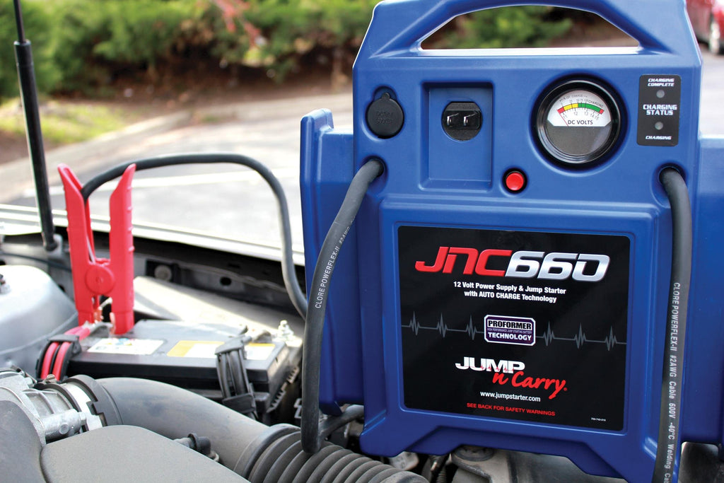 1700 Peak Amp 12 Volt Jump Starter and 2.5 Amp Battery Maintainer D7369